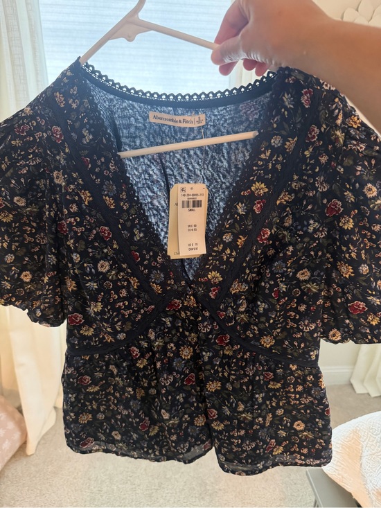 Abercrombie & Fitch Tops - Abercrombie & Fitch Black Floral Lace-Trim Peplum Top